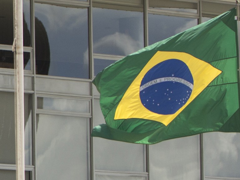 epa05652187 The Brazil flag flies at half-mast, in the Palacio de Planalto in Brasilia, Brazil, on 29 November 2016. Temer delivered remarks on the plane carrying members of the Brazilian soccer team Chapecoense team which crashed on approach to Medellin, Colombia on 28 November. Temer expressed his solidarity with the team and the dozens of families affected by the tragedy, and promised the government would do everything within its reach to help relieve their pain. The president declared three days of national mourning. EPA/Joedson Alves